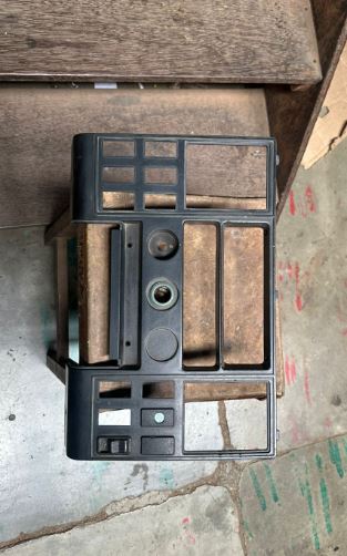 001USD - MOLDURA CENTRAL PAINEL CARGO GI 2000 - 001USD