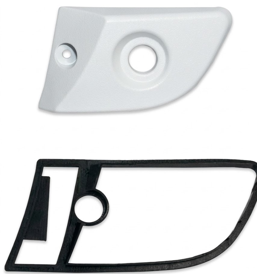 AT12051 - MACANETA PORTA EXTERNA VOLVO FH4 2015 C/FURO BRANCA LE