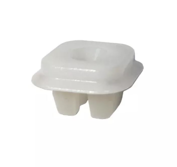 CP30456 - PRESILHA FIXAR CHAPA MAQ VIDRO PORTA VOLVO FH 04 A 2014