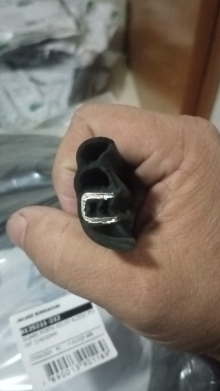 8125211-212 - BORRACHA PORTA VOLVO NL EDC INT 4300MM