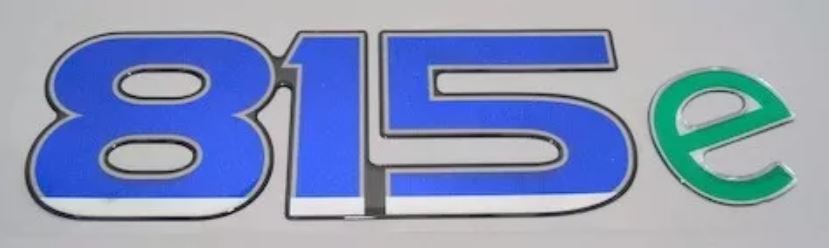 ADS3557 - EMBLEMA RESINADO CARGO 815E 900MM X 260MM