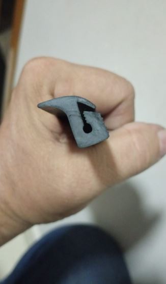 AUTOT1055 - BORRACHA ACAB DEGRAUS MB 1618 / 1935 PAR