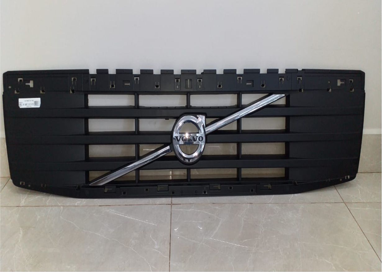 VL6068CRO - EMBLEMA TRANSVERSAL GRADE VOLVO FH 2010 A 2014 CROMADO