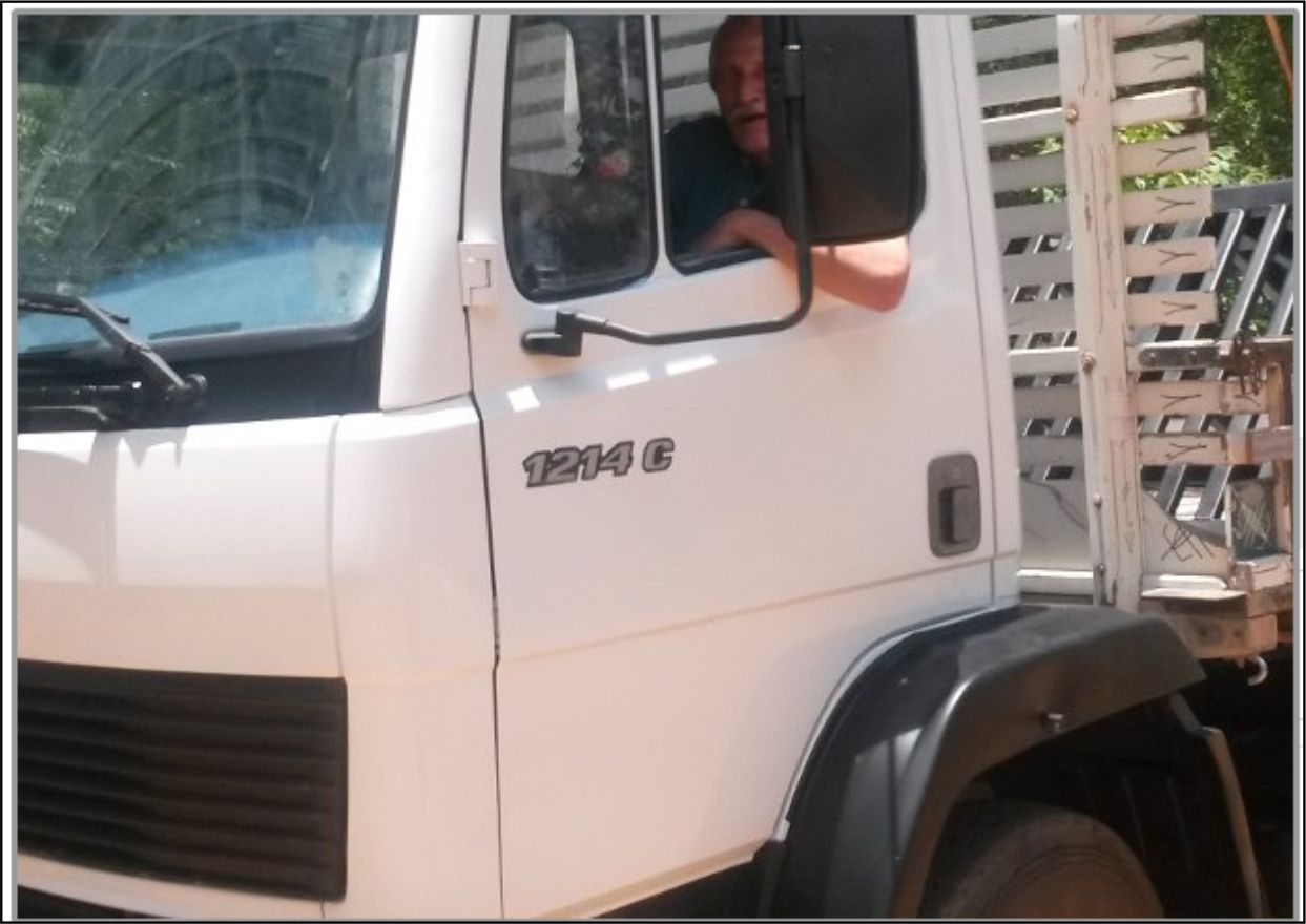 PL1658 - EMBLEMA RESINADO MB 1214 NOVO