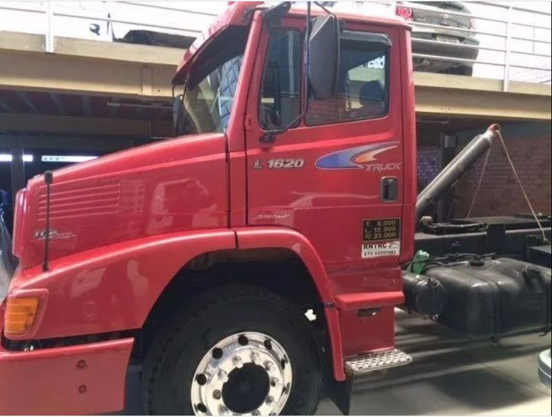 ADS1165 - EMBLEMA RESINADO MB 1620 L NOVO