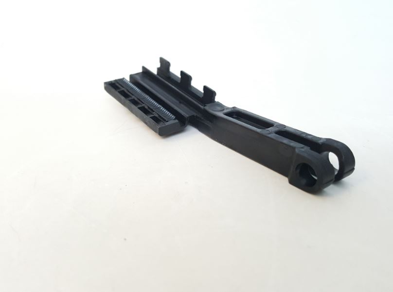 CP30027 - PRESILHA VARAO PORTA VOLVO FH 2004