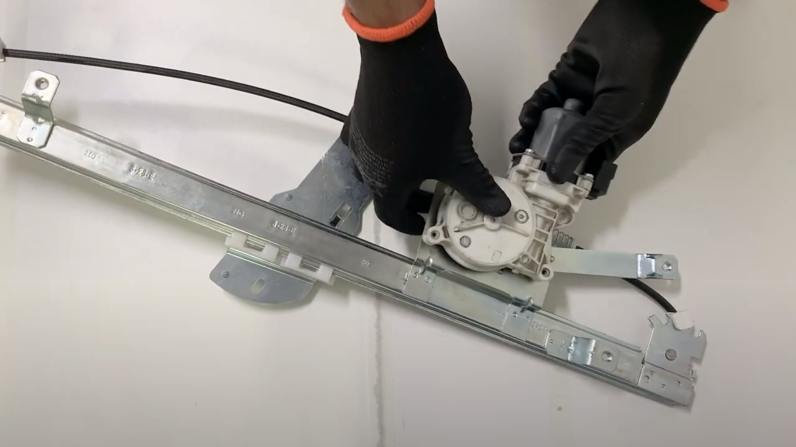 R5252D SM - MAQUINA VIDRO CARGO 1119 ELET LD