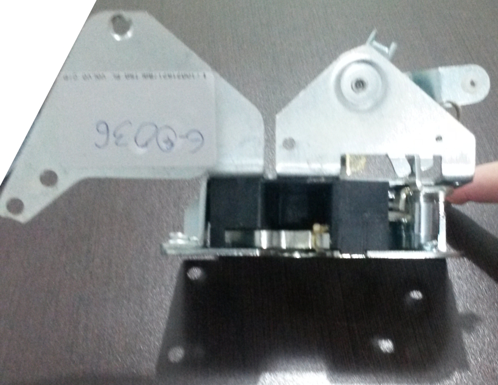 E-0036 - FECHADURA PORTA SCANIA S4 MANUAL LD