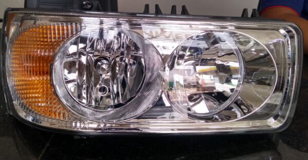 628 - FAROL PRINCIPAL DAF XF 105 / CF 85 2010 LD