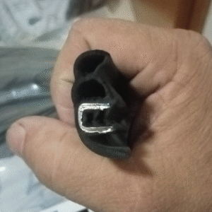 8125211-212 - BORRACHA PORTA VOLVO NL EDC INT 4300MM