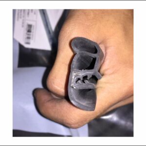 2C45E20530AC - BORRACHA PORTA CARGO GI C/ABA C/4500MM