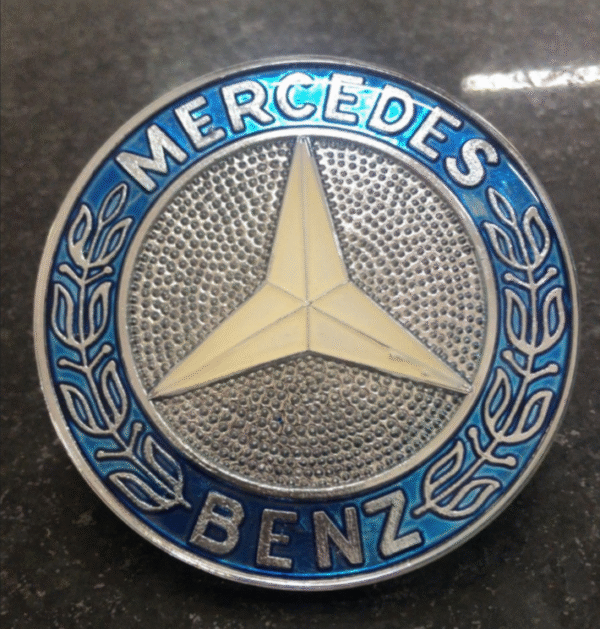 VL1279 - EMBLEMA CAPO CAFE MB 1113 72MM PL INJETADO/ RESINA