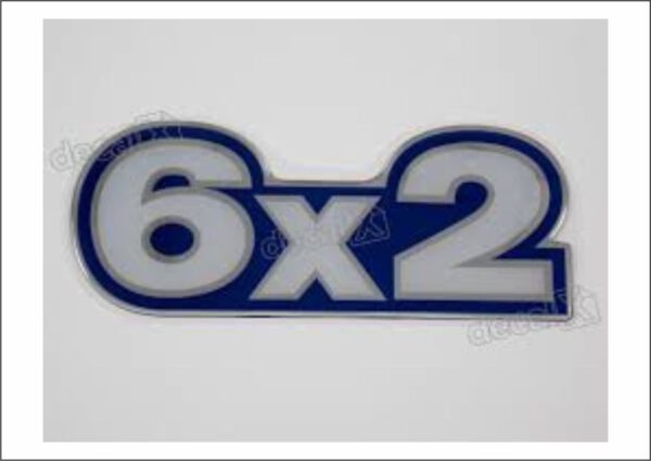 ADS2234 - EMBLEMA RESINADO VW 6X2 AZUL FRONTAL