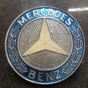 VL1279 - EMBLEMA CAPO CAFE MB 1113 72MM PL INJETADO/ RESINADO CROMADO