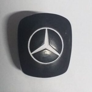 VL1634 - TAMPA BOLA NEUTRA PRETA (SIMBOLO MB)..