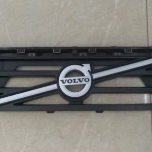 EDL028 - EMBLEMA TRANSVERSAL GRADE VOLVO FH 2015.. / VOLVO VM 2012/13 CROMADO